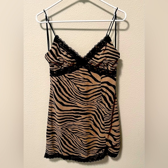 Princess Polly Dress! Super cute design, just didn’t fit me unfortunately! - Picture 2 of 4